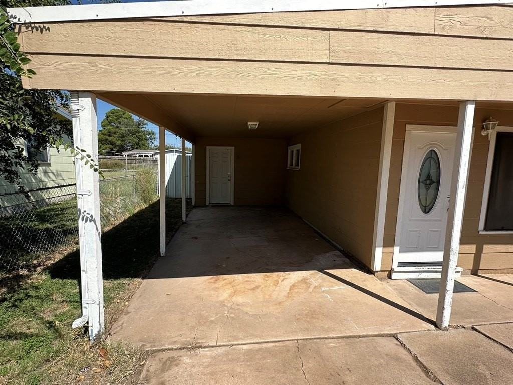 2110 Glenwood Dr - Photo 2 of 31