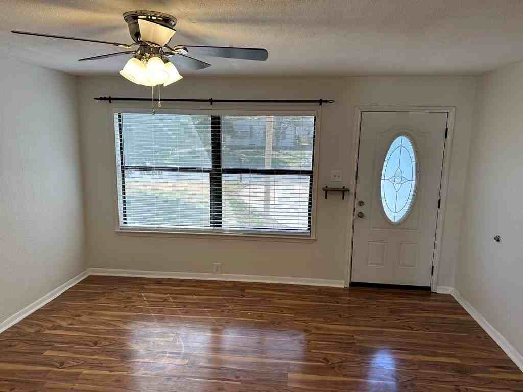 2110 Glenwood Dr - Photo 5 of 31