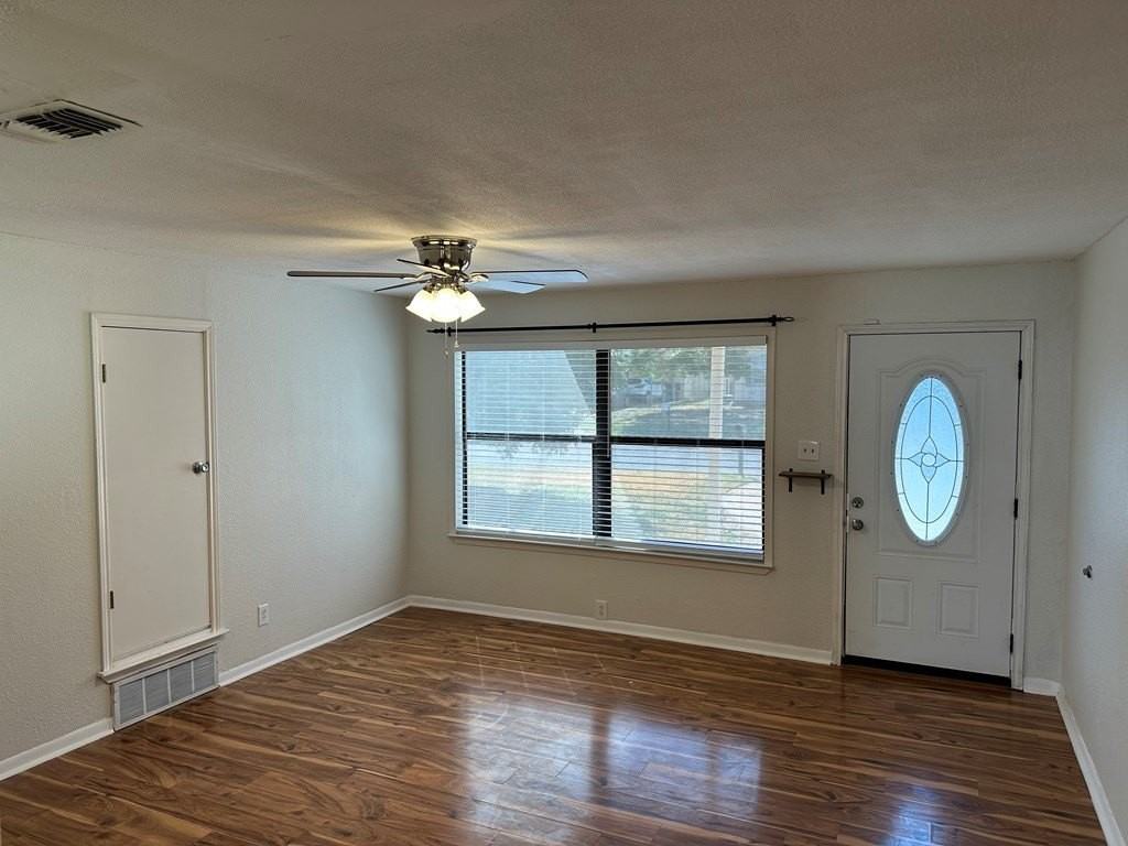 2110 Glenwood Dr - Photo 6 of 31