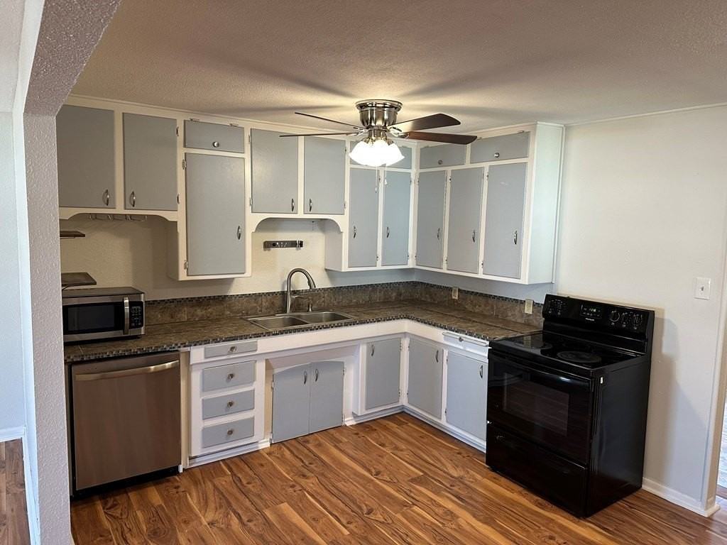 2110 Glenwood Dr - Photo 7 of 31
