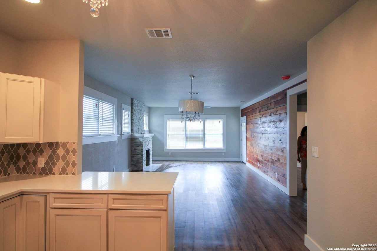 1138 Iowa St - Photo 2 of 19