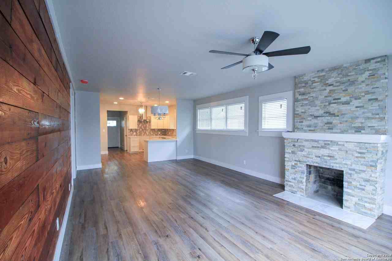 1138 Iowa St - Photo 5 of 19