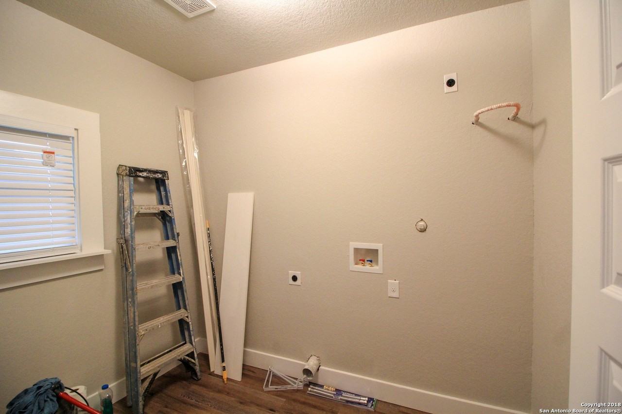 1138 Iowa St - Photo 7 of 19