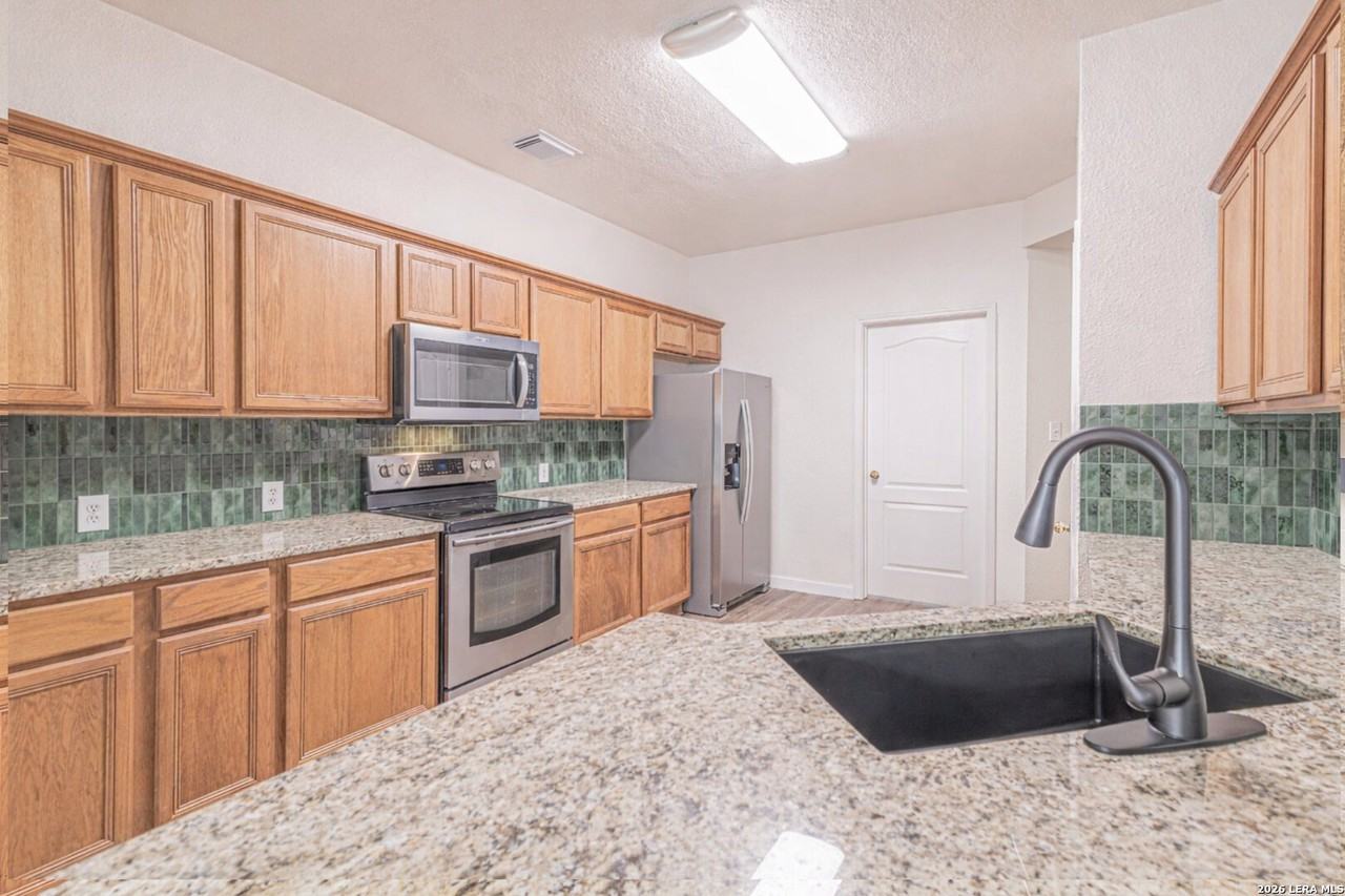 213 Tapwood Ln - Photo 3 of 37