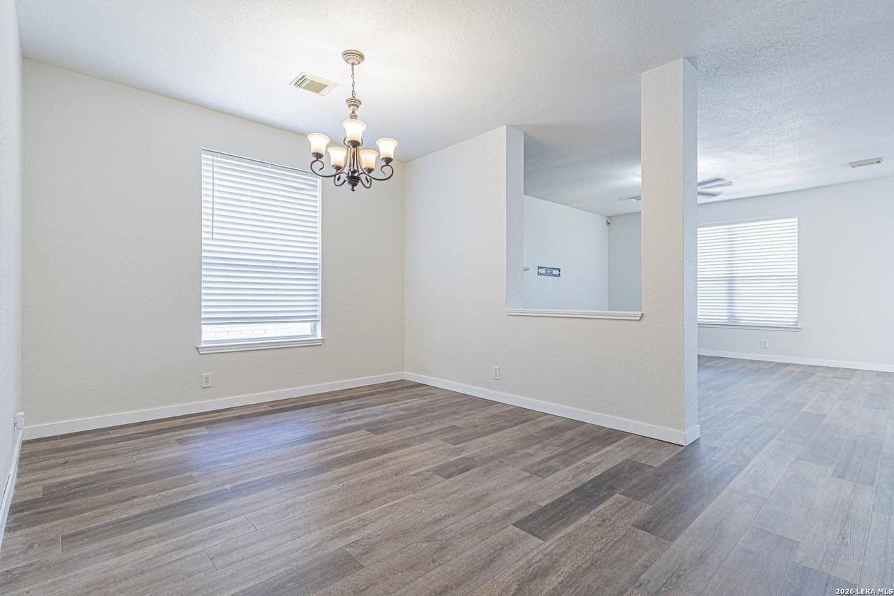 213 Tapwood Ln - Photo 4 of 37