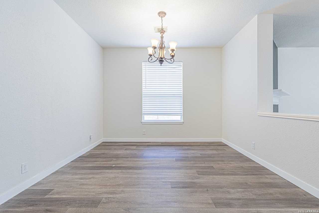 213 Tapwood Ln - Photo 6 of 37