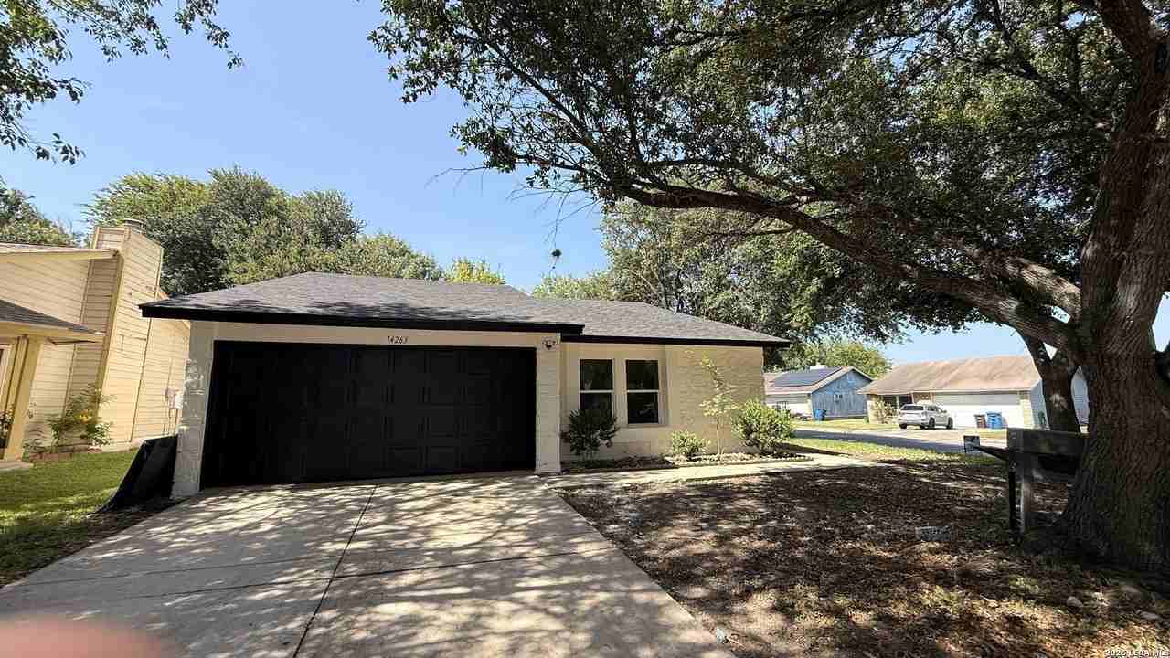14263 Clover Hl - Photo 2 of 24