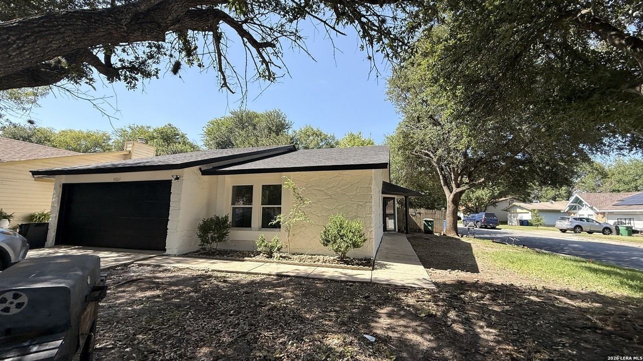 14263 Clover Hl - Photo 3 of 24