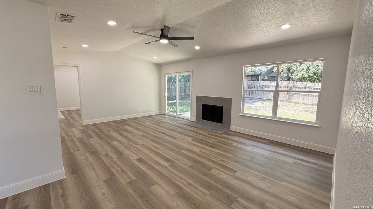 14263 Clover Hl - Photo 5 of 24