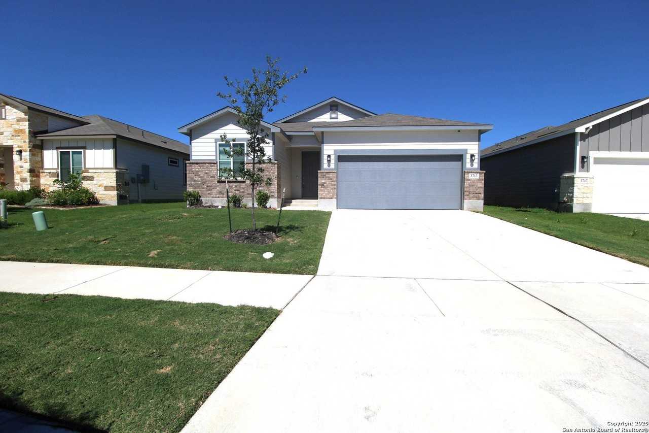 3713 Tripps Pl - Photo 2 of 44