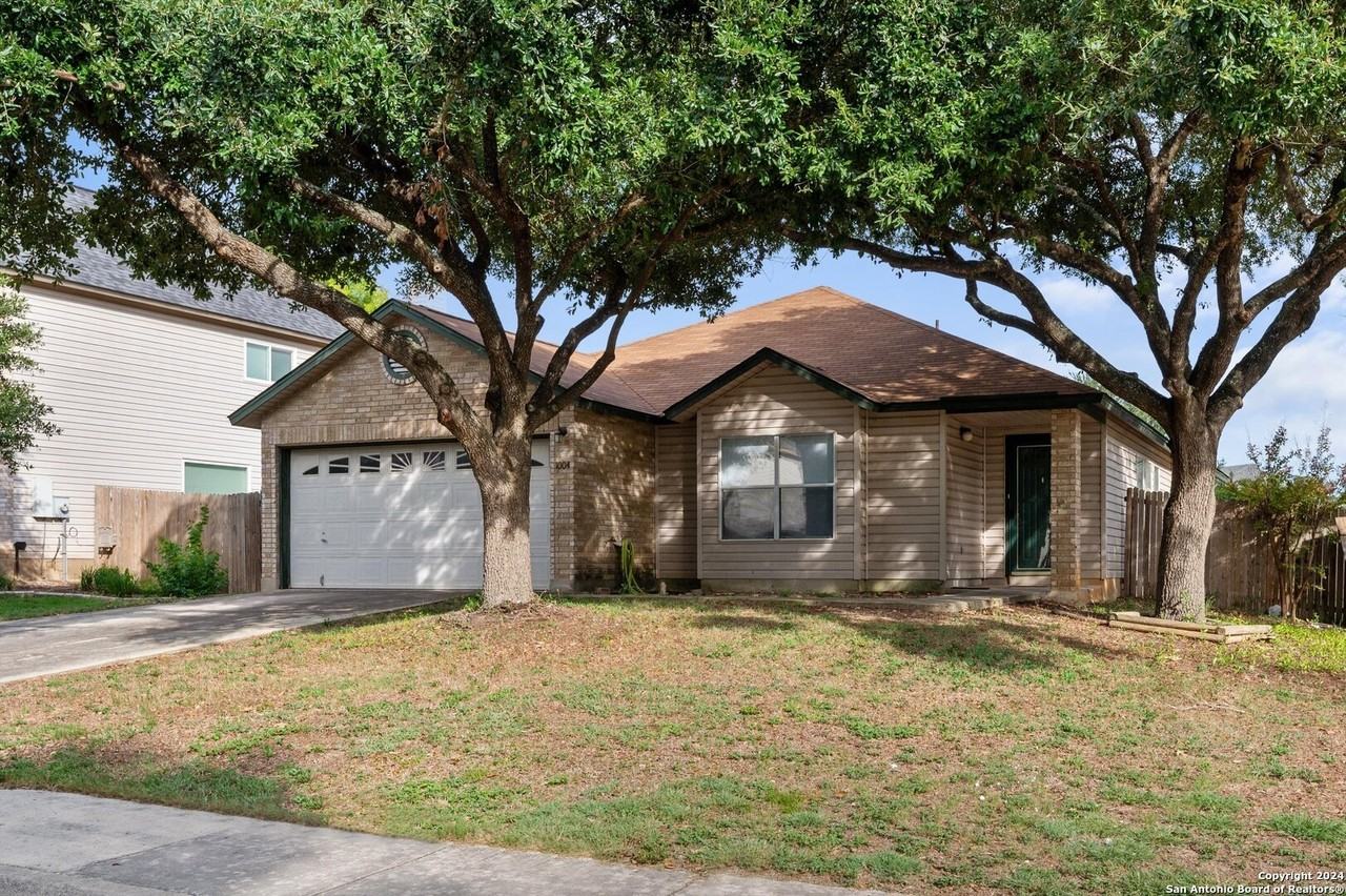 1004 Boxer Pass Dr - Photo 2 of 31