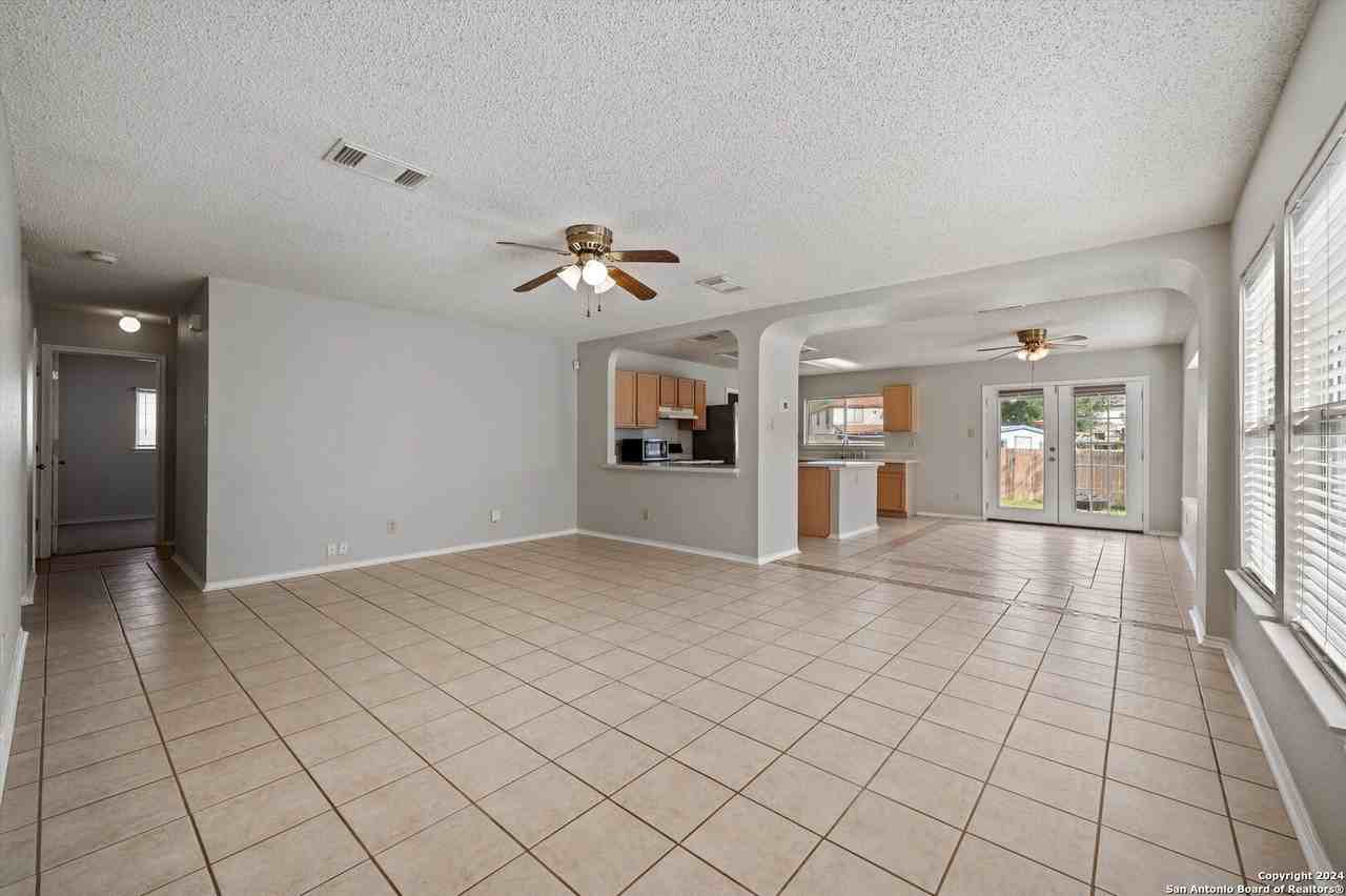 1004 Boxer Pass Dr - Photo 4 of 31