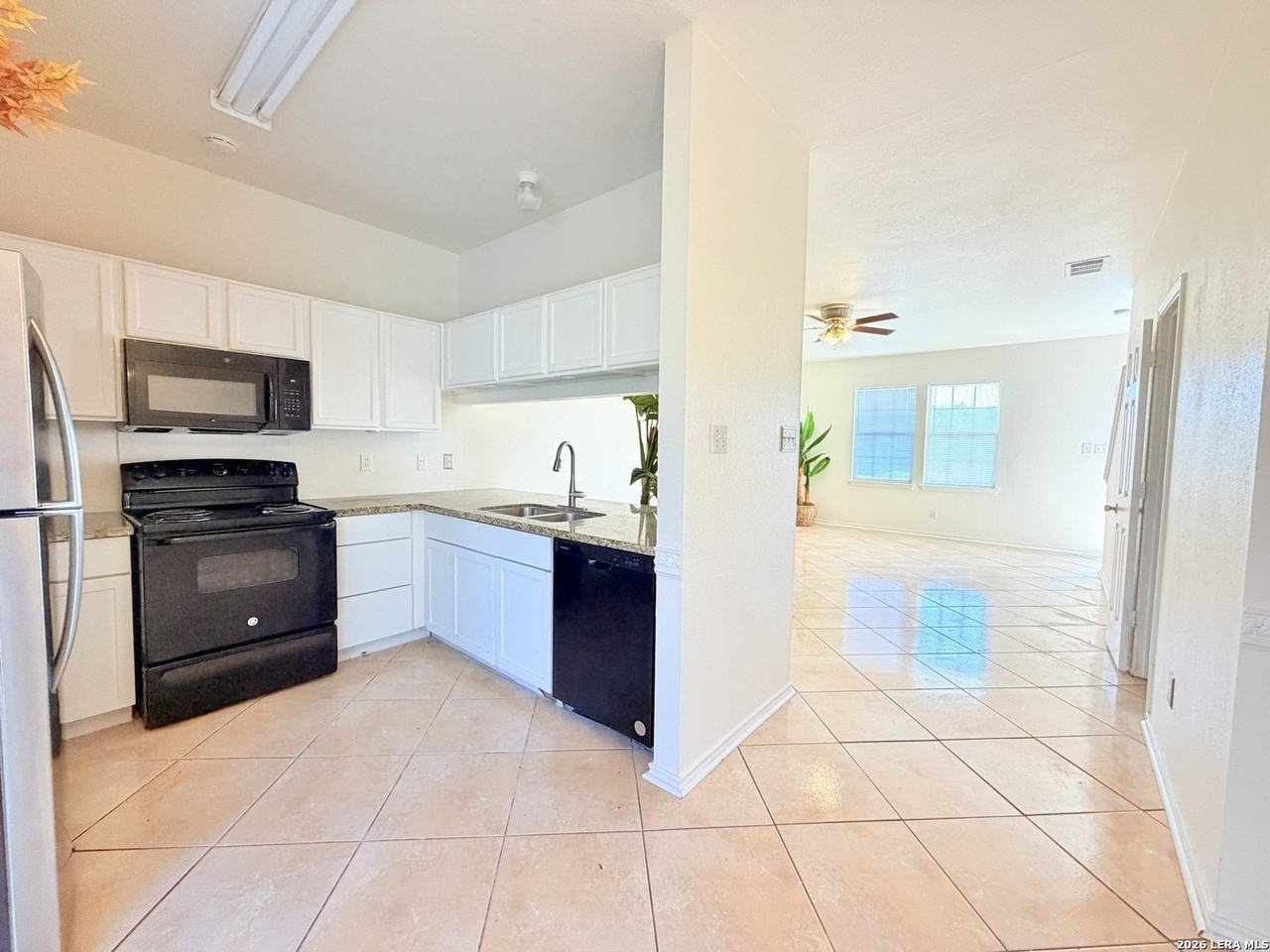 1803 White Magnolia - Photo 5 of 7