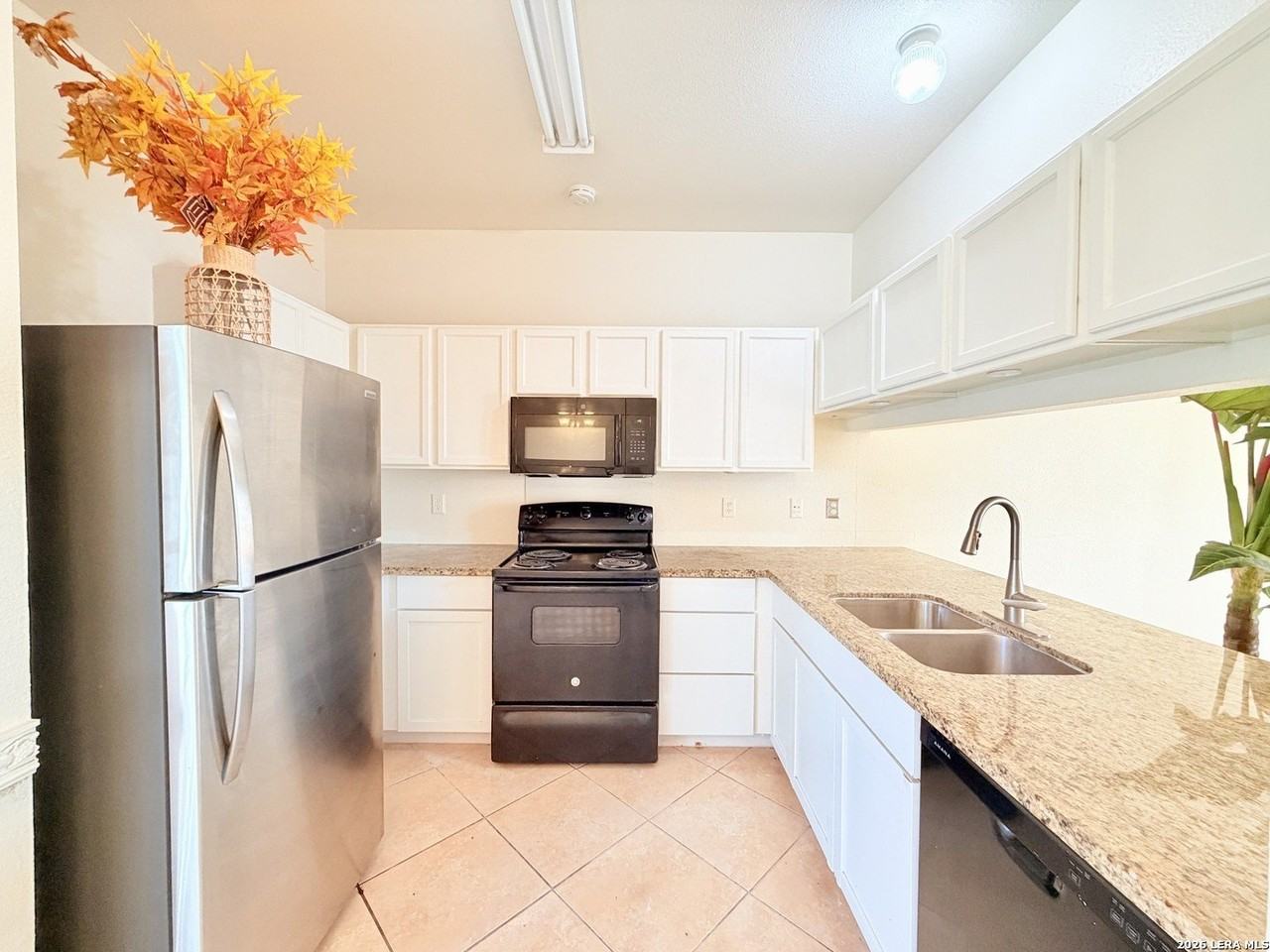 1803 White Magnolia - Photo 6 of 7