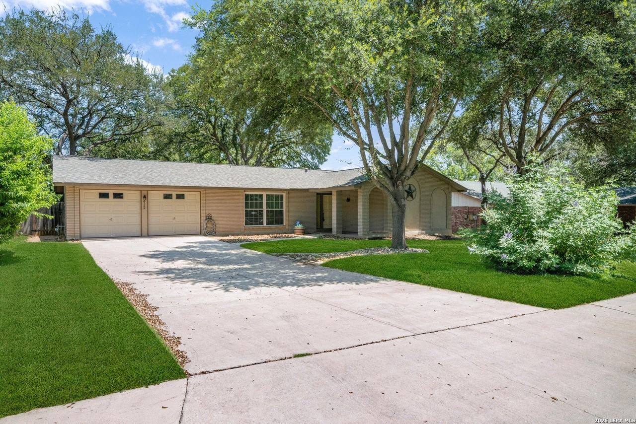 412 Cordoba Dr - Photo 2 of 38