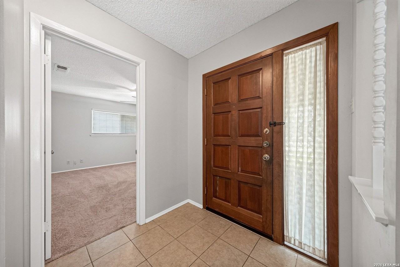 412 Cordoba Dr - Photo 5 of 38