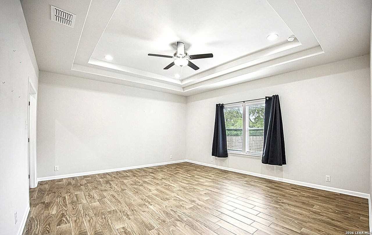 156 Remington Rd - Photo 4 of 6