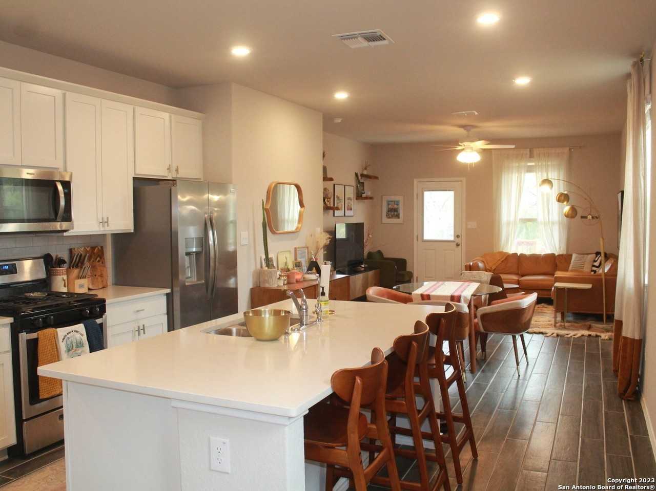 122 Canopy Oak Rd - Photo 3 of 8