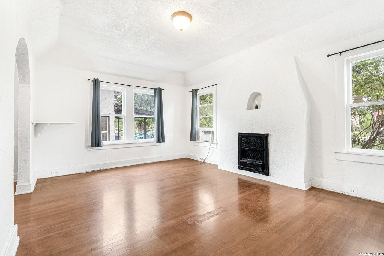 1434 Hicks Ave - Photo 4 of 22