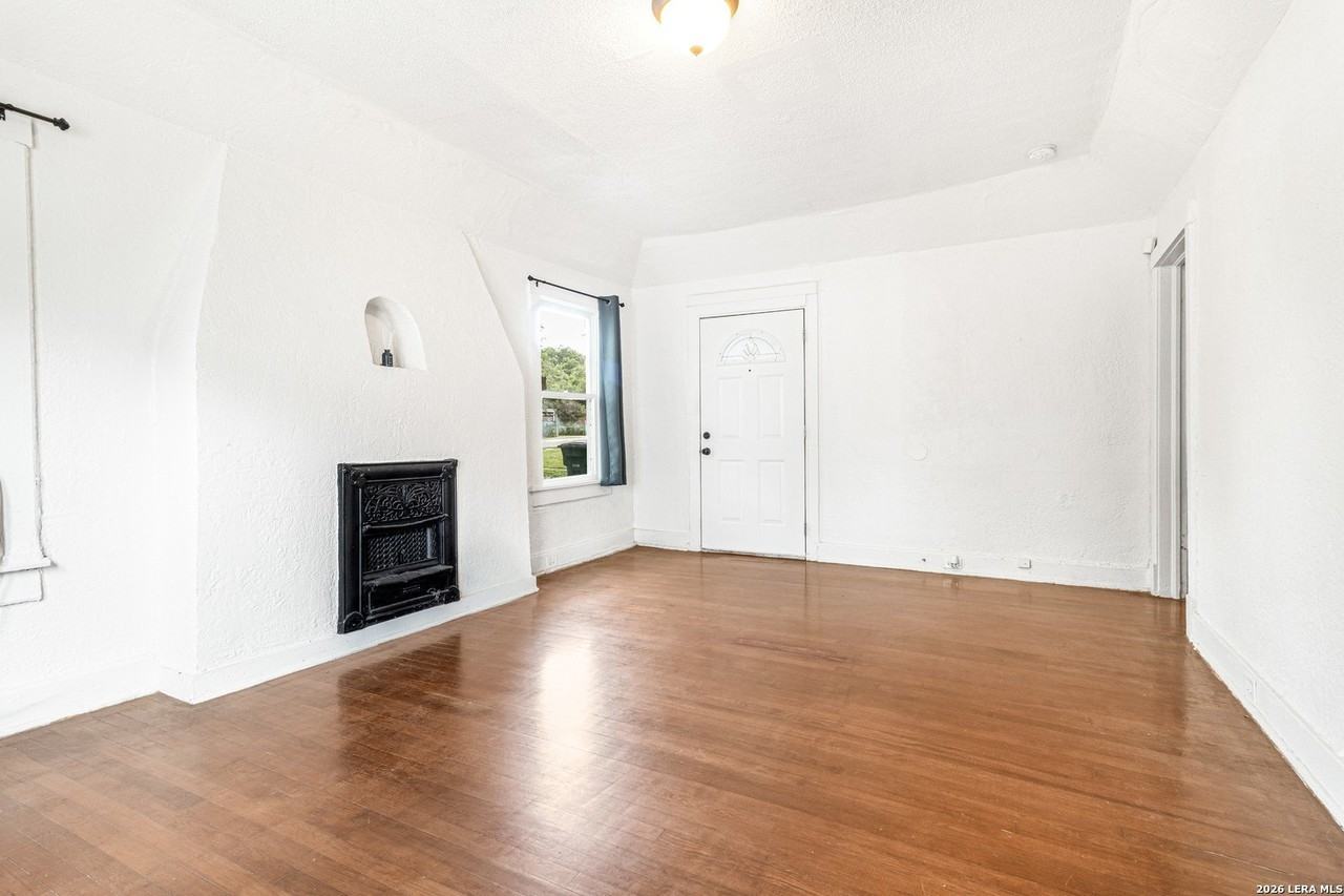 1434 Hicks Ave - Photo 5 of 22