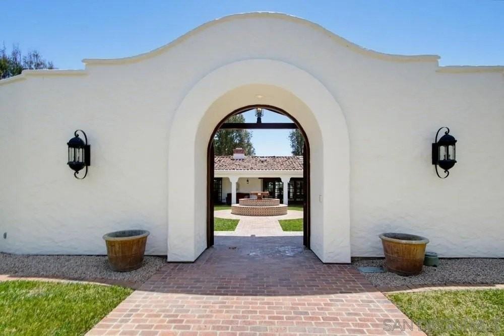 5443 Calzada Del Bosque - Photo 3 of 50