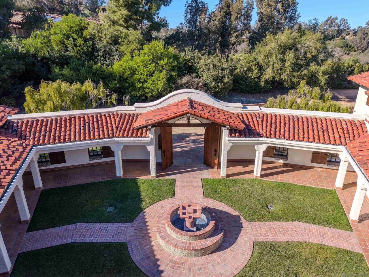 5443 Calzada Del Bosque - Photo 4 of 50