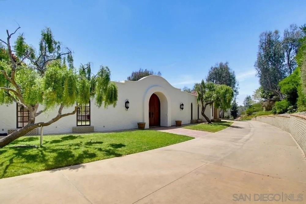 5443 Calzada Del Bosque - Photo 6 of 50