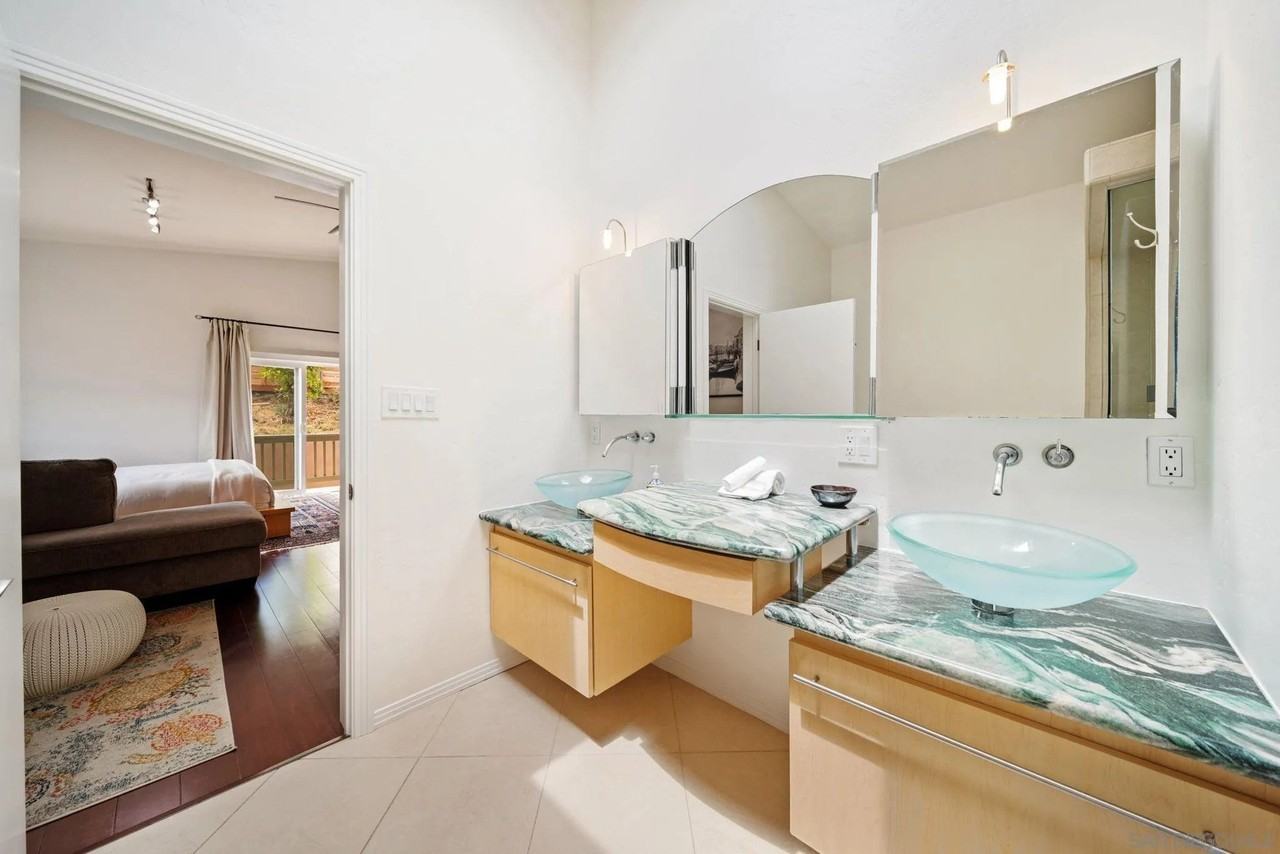 1920 Gardena Pl #B - Photo 4 of 29