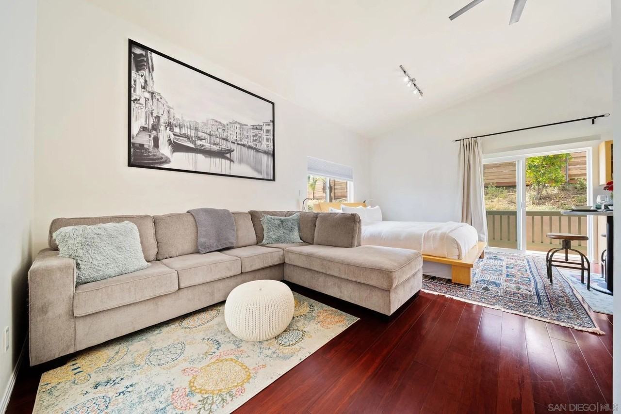 1920 Gardena Pl #B - Photo 5 of 29