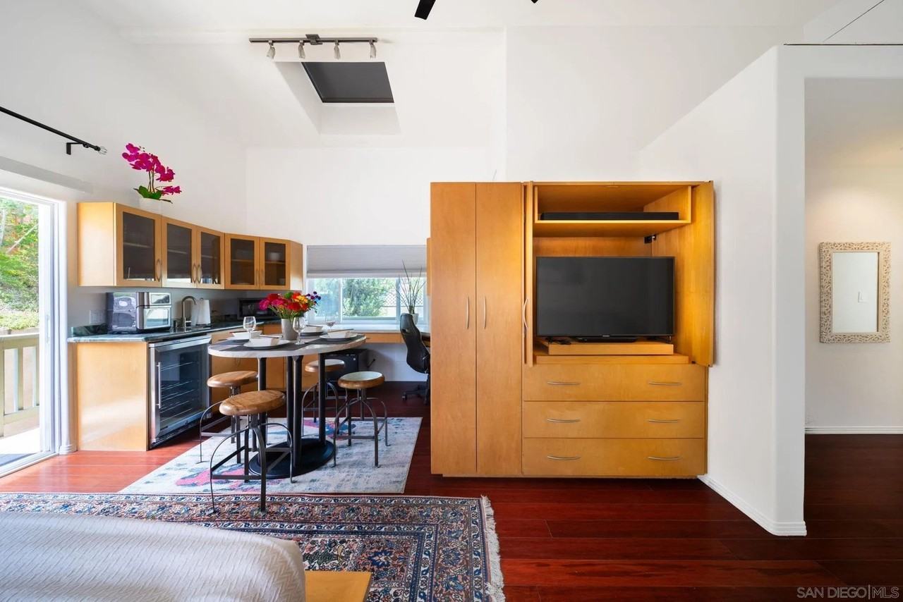 1920 Gardena Pl #B - Photo 6 of 29