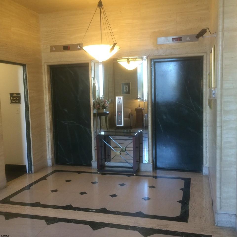 112 S Oxford Ave #403 - Photo 3 of 32