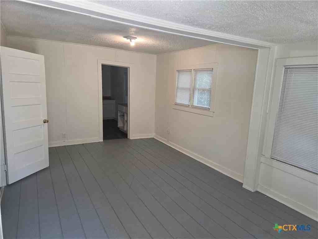 201 N 20th St #B - Photo 2 of 6