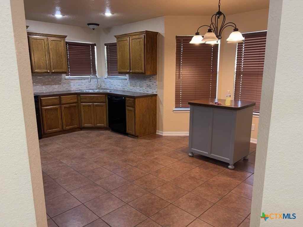 2509 Lavender Ln - Photo 3 of 10