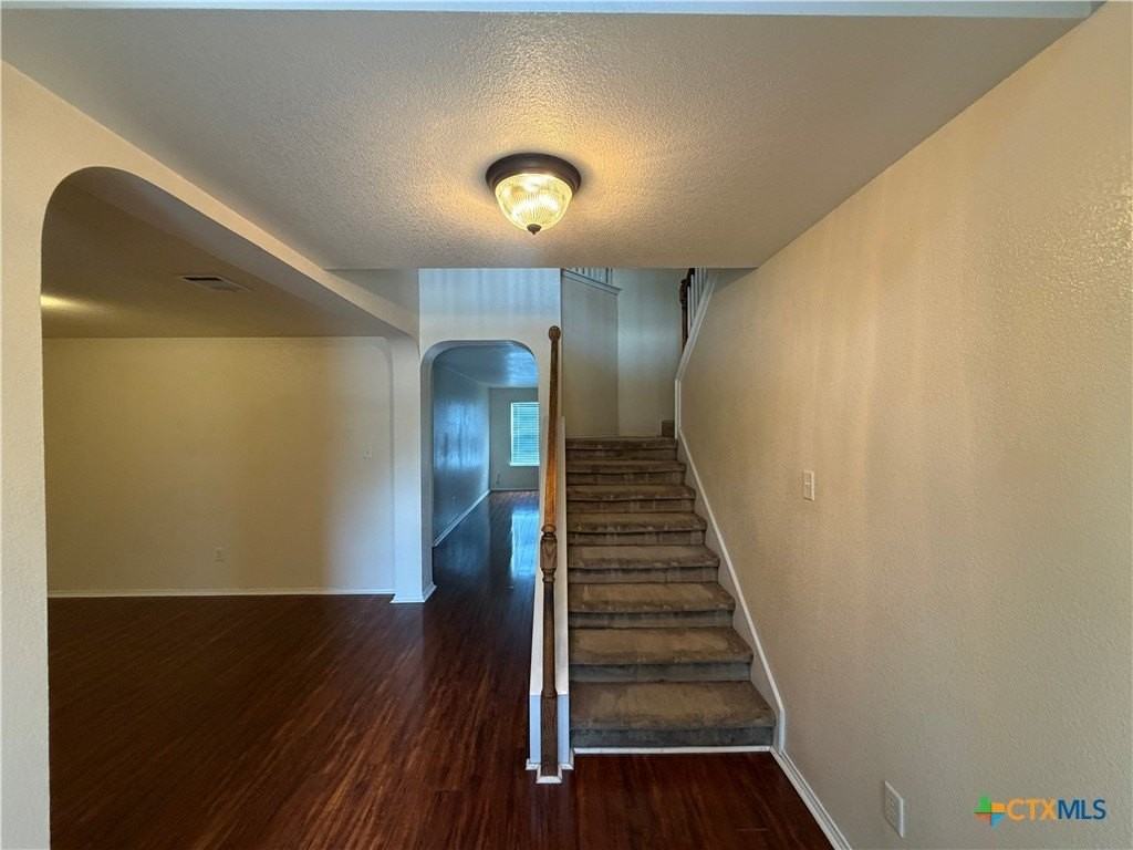 212 Lottie Ln - Photo 2 of 15
