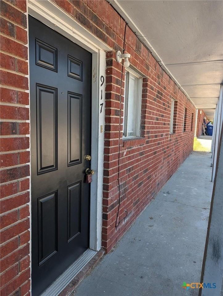 915 S 15th St #917 - Photo 3 of 17