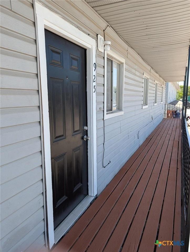 915 S 15th St #925 - Photo 2 of 13