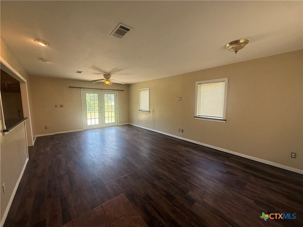 1105 Sycamore St - Photo 2 of 14