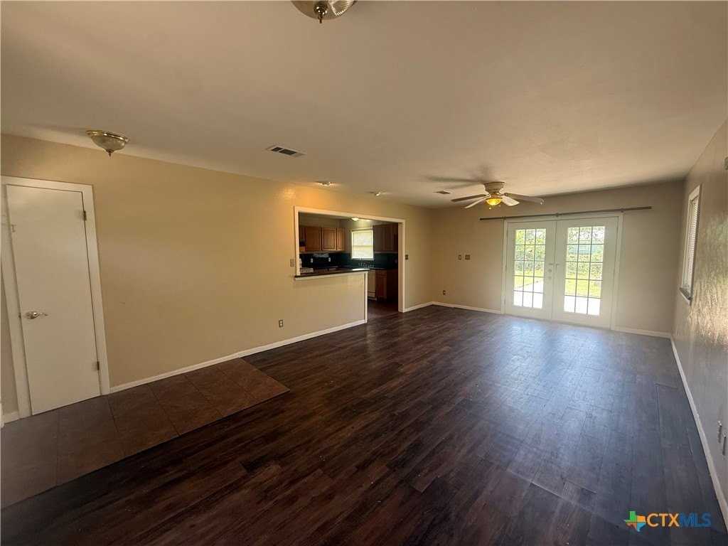 1105 Sycamore St - Photo 3 of 14
