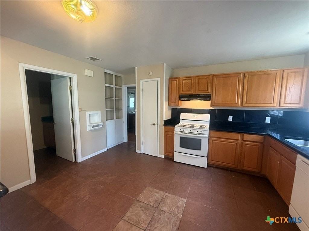 1105 Sycamore St - Photo 4 of 14