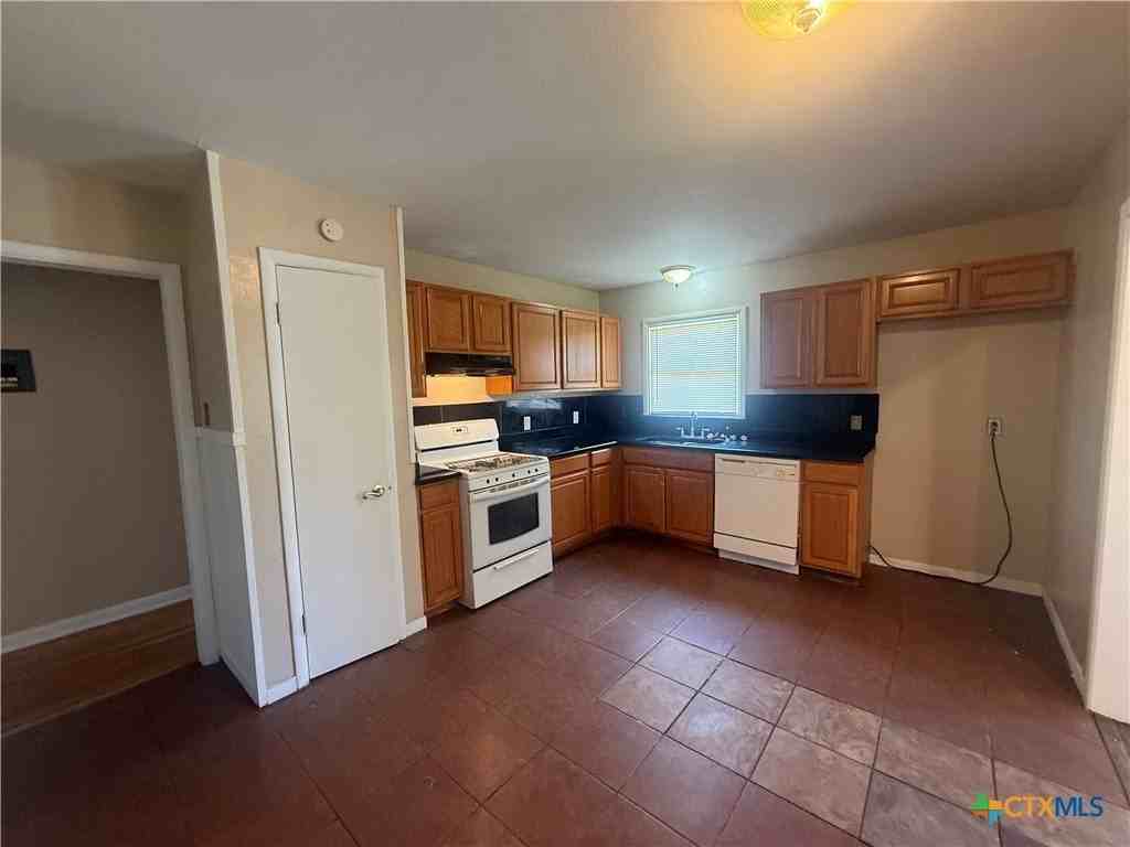 1105 Sycamore St - Photo 5 of 14