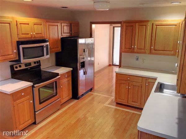 323 Pheasant Glen - Photo 2 of 10