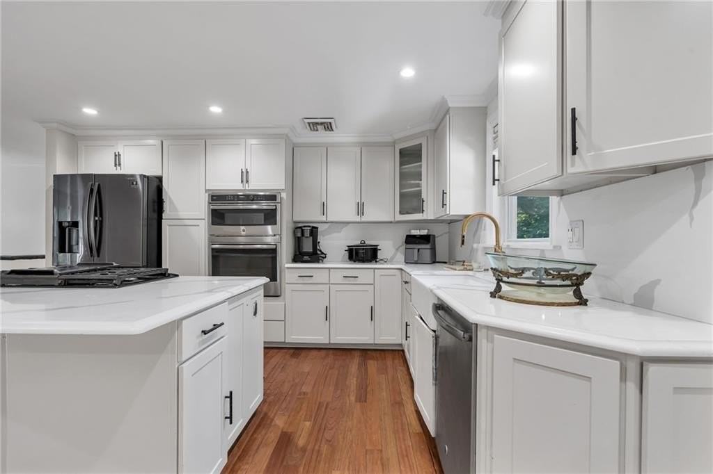 587 Central Ave - Photo 4 of 33