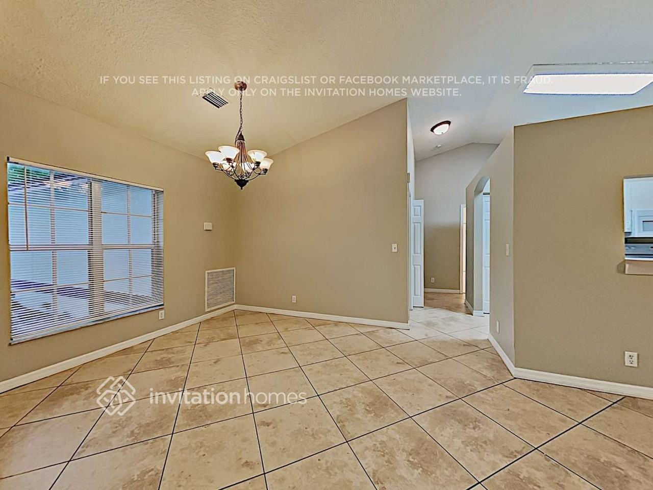 4705 Nw 76th St - Photo 4 of 17
