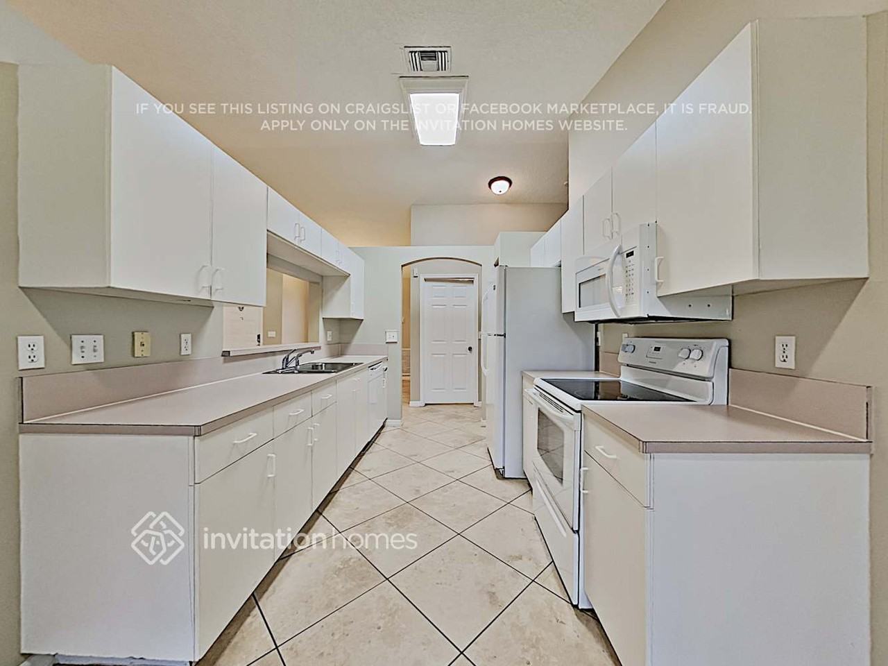4705 Nw 76th St - Photo 5 of 17