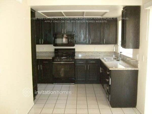 39201 Chalfont Ln - Photo 3 of 8
