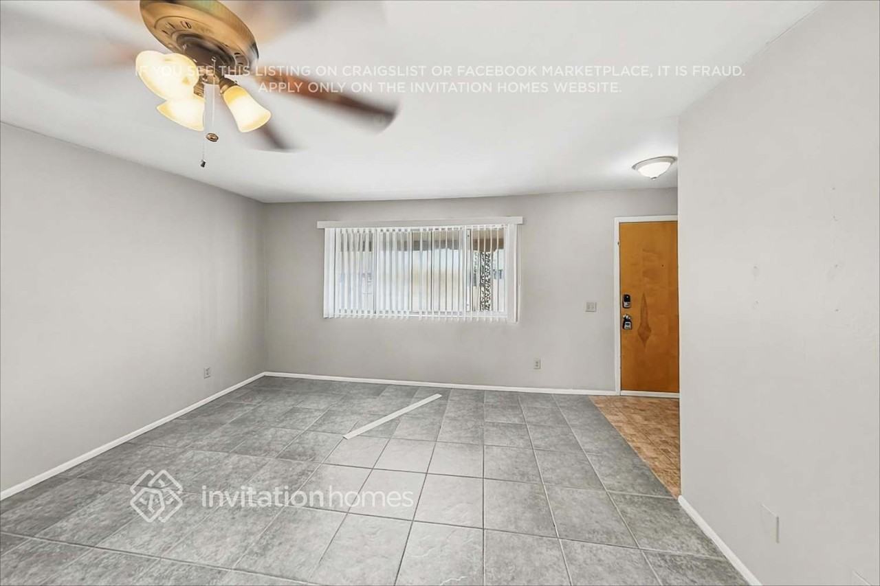 12801 N 112th Ave - Photo 4 of 19