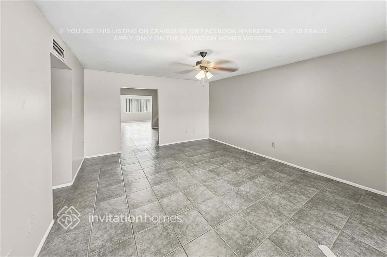 12801 N 112th Ave - Photo 5 of 19