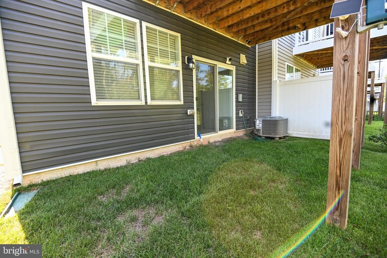 2047 Hinshaw Dr - Photo 4 of 42