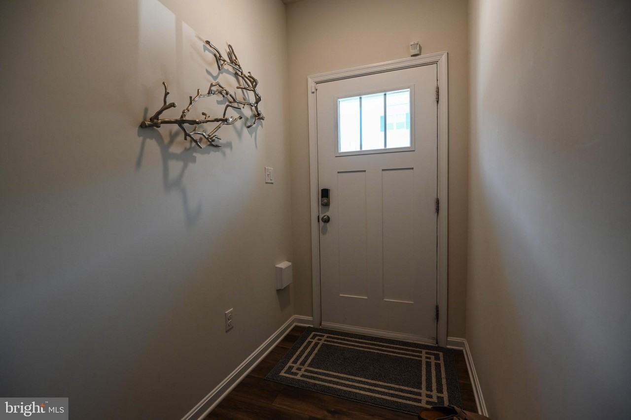 2047 Hinshaw Dr - Photo 6 of 42