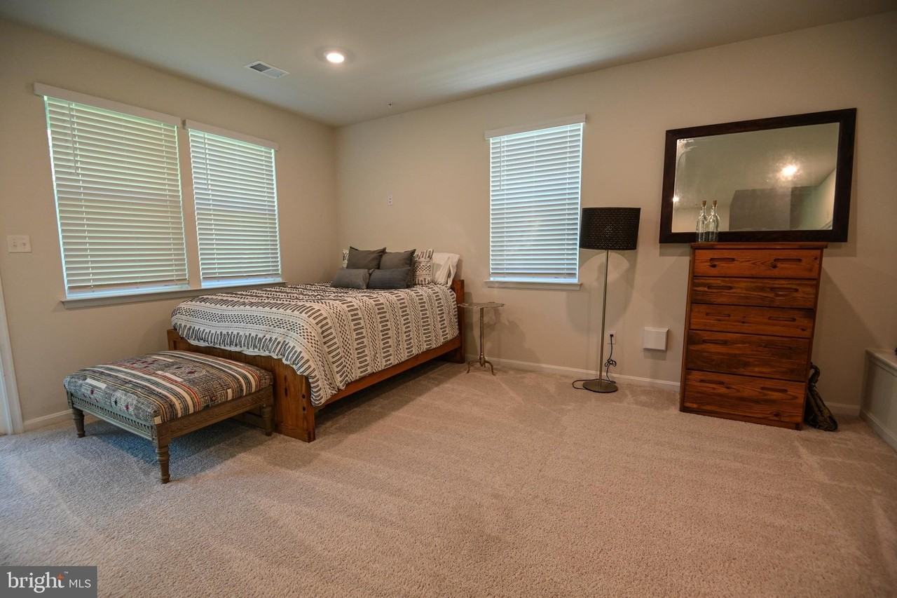 2047 Hinshaw Dr - Photo 7 of 42